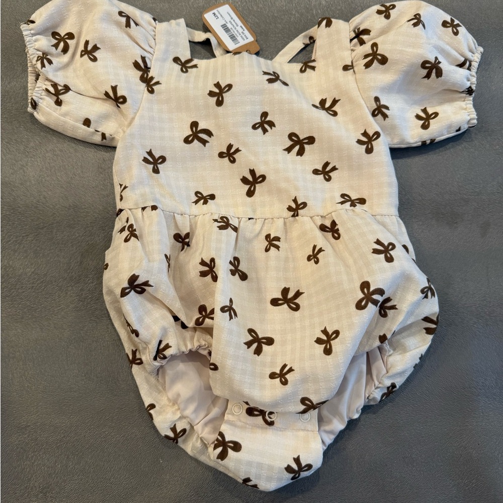 Jars Cream and Brown Baby Romper
Outfit. Size 12 months
